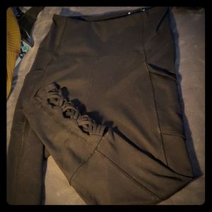 High rise legging with ankle detail